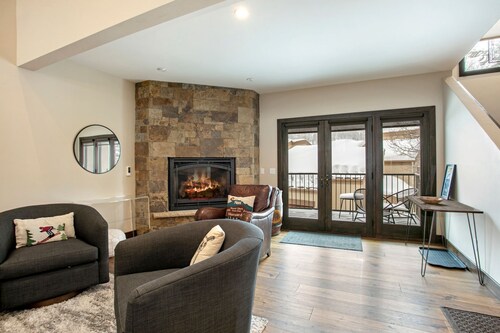 Beautiful Mountain Townhome Minutes from Vail Resort, Summer Pool