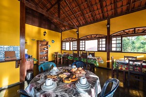 Free daily self-serve breakfast - POUSADA ACQUA MARINA (Paraty)