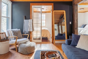 3 bedrooms, iron/ironing board, WiFi, bed sheets - Modern Streamside Cabin near Hunter Mountain (Hunter)