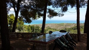Outdoor dining - Cozy villa with sea view. (Peschici)