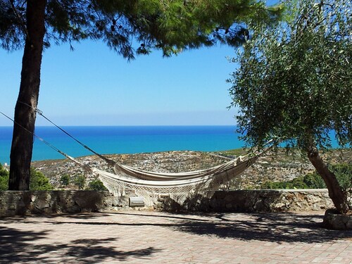 Cozy villa with sea view.