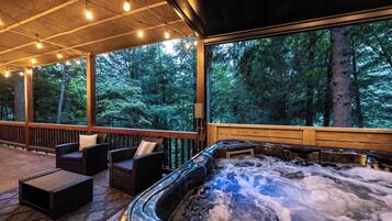 Outdoor spa tub