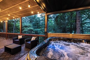 Outdoor spa tub