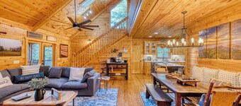 Ellijay River Access (Trout!) | Hot Tub| Firepit | Games | Dogs Welcome!
