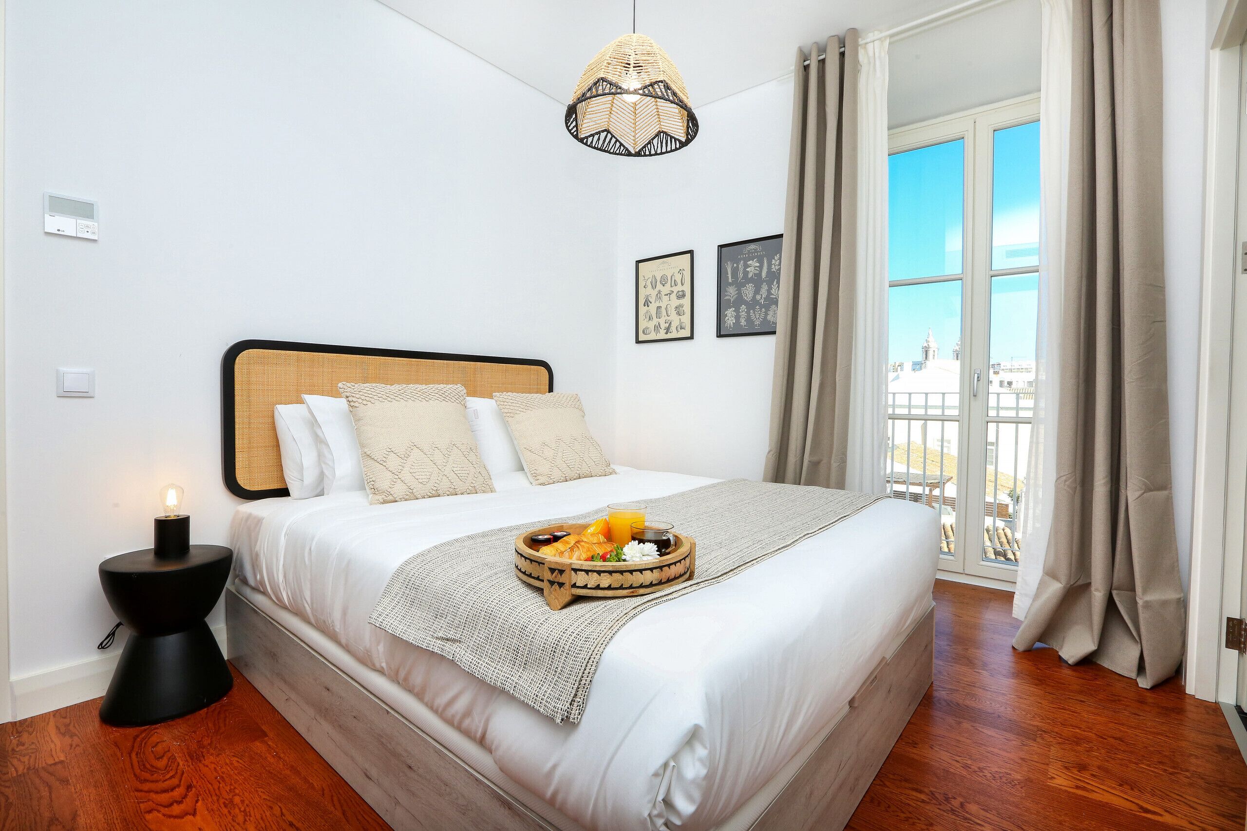 1 chambre, coffres-forts dans les chambres, fer et planche à repasser