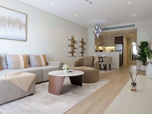 TV, offices - Lovely Upgraded 1 bedroom apartment at 5-star Resort (Dubai)