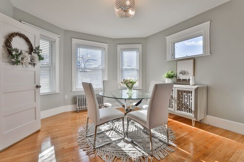 Stylish Apartment Near Downtown & Major Highways