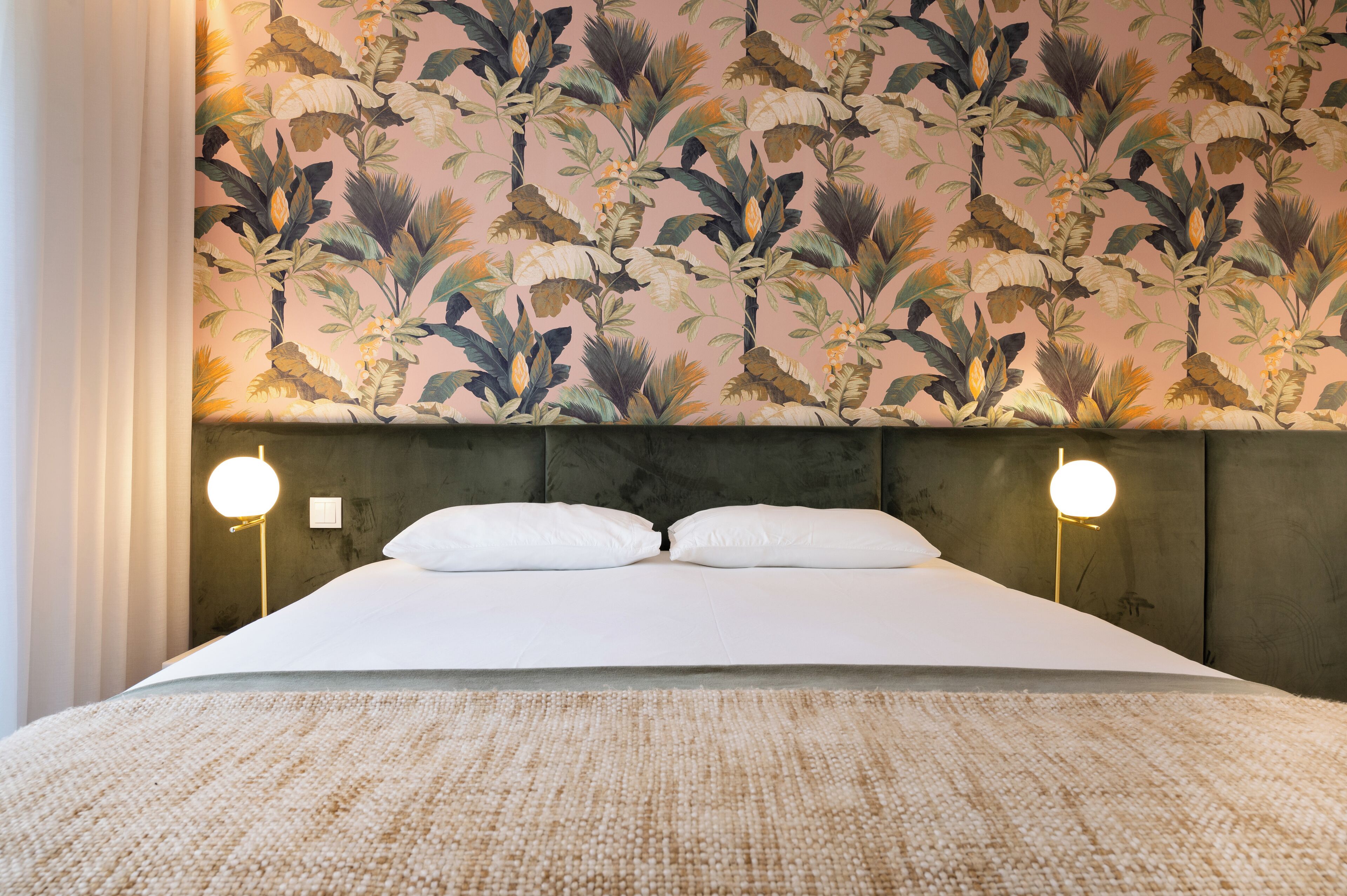 1 habitación, caja de seguridad en la habitación y escritorio 