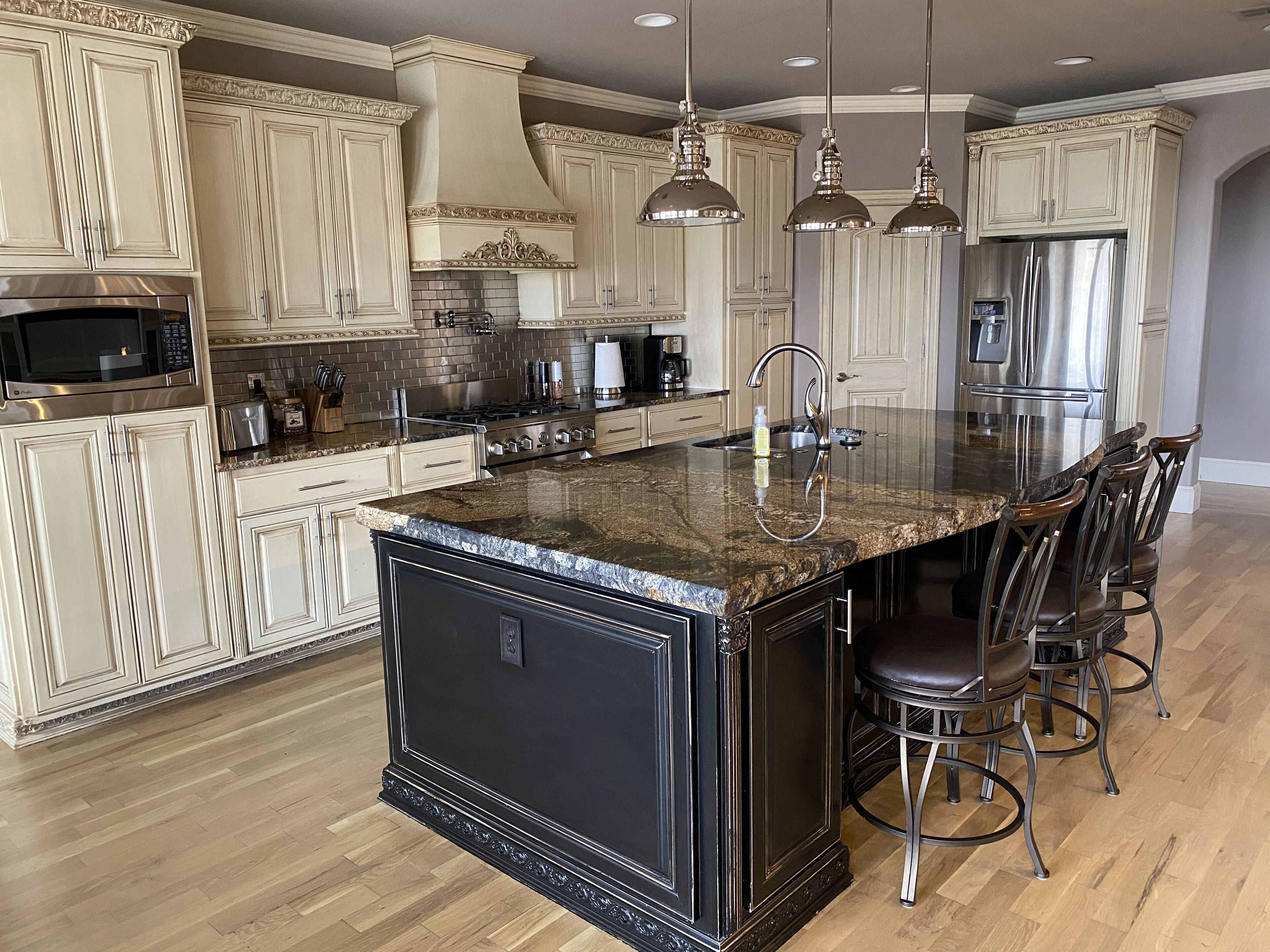 Gourmet kitchen: Coffee pot, toaster, pantry stocked with Tea, coffee, hot choc