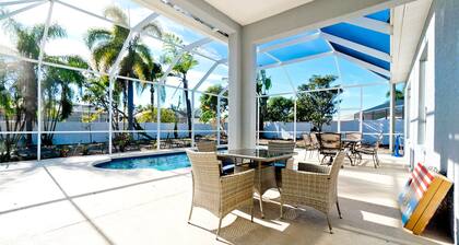 Pool House - Heated Private Pool, Central Location near IMG, Sports courts!