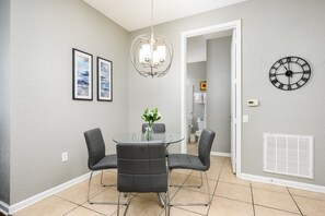 Dining - Epic Universe Family Fun Vista Cay Lakeview Condo - 1021 (Orlando)