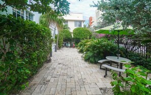 屋外ダイニングエリア