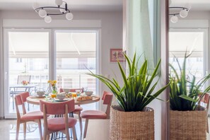 Living area - Design Central Suite in Heraklion (Heraklion)