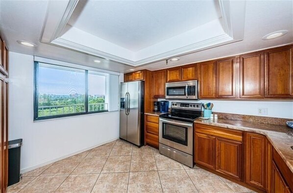 冰箱、微波炉、烤箱、炉灶