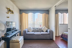Smart TV - "Live life to the fullest in the heart of Santiago"! (Santiago)