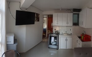 Kühlschrank, Mikrowelle, Geschirrspüler