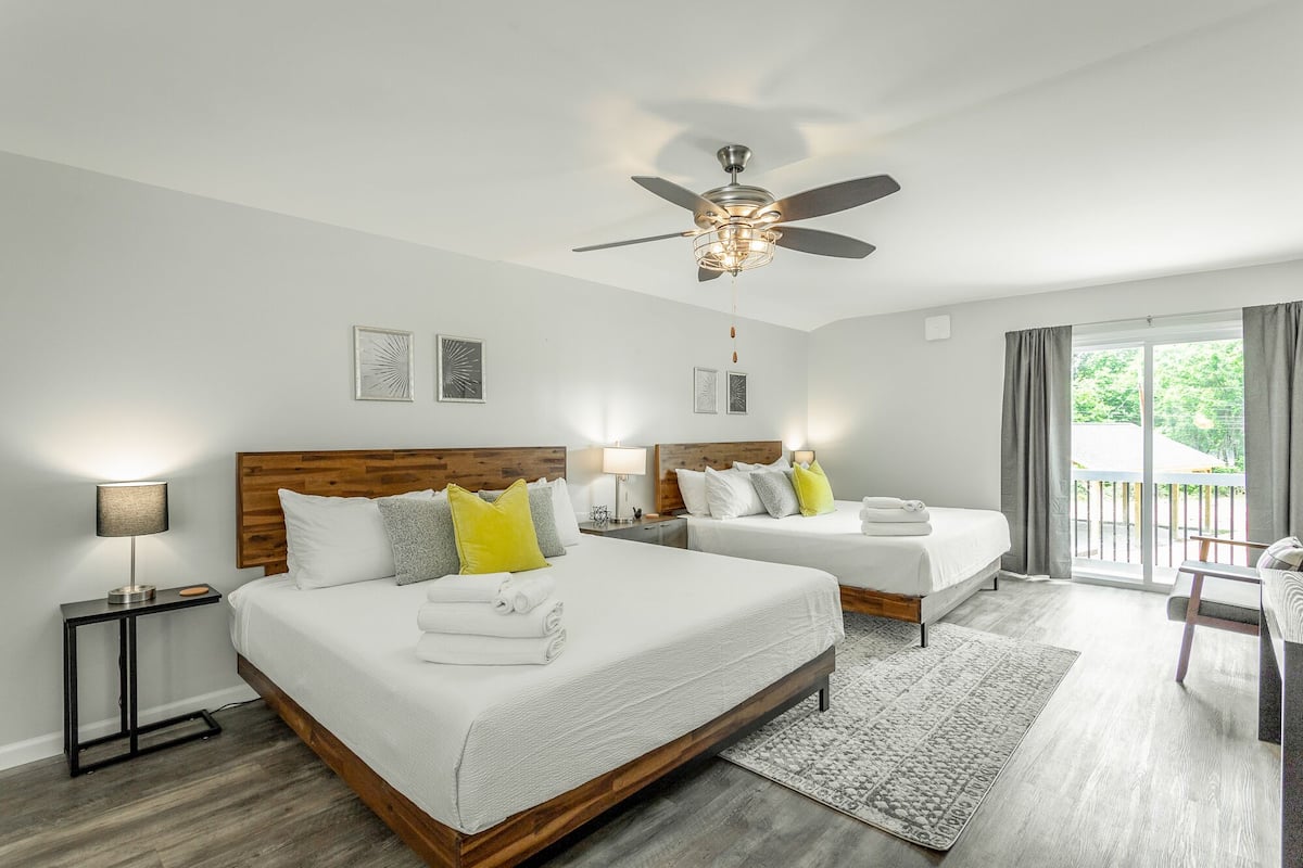 Habitación Premium doble | Ropa de cama de alta calidad, edredones de plumas, decoración individual