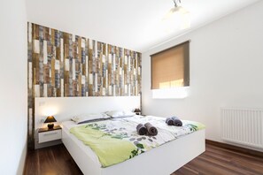 10 bedrooms, desk, iron/ironing board, travel crib