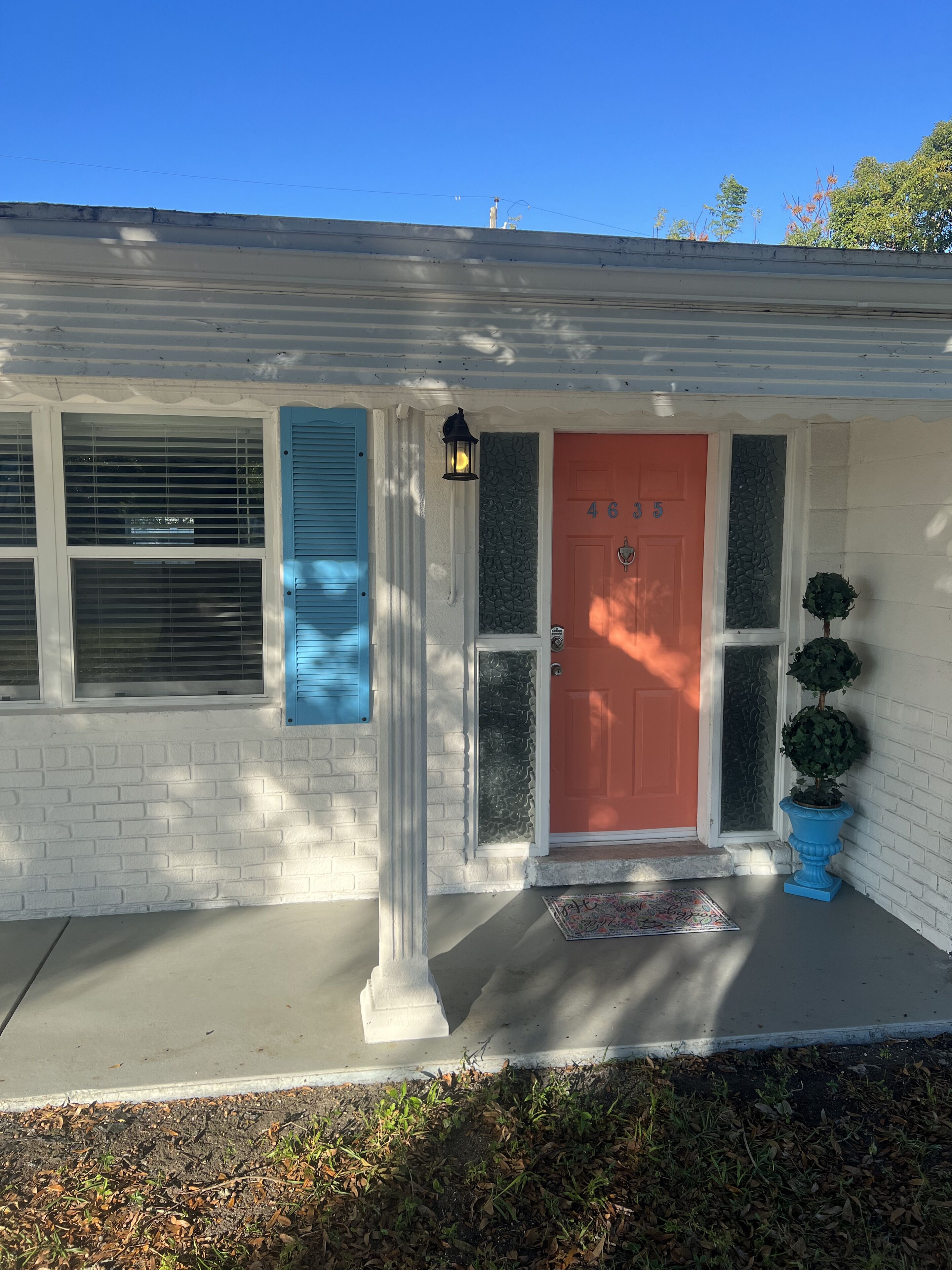 Tropical Manor is close to Tarpon springs sponge docks, beaches, parks and more