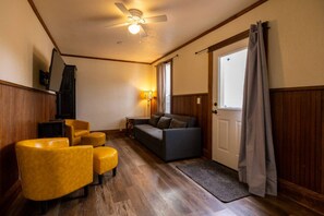 Living area - The Sunset|Pet-Friendly Downtown 1BR · Easy Entry · Patio Access · (Eugene)