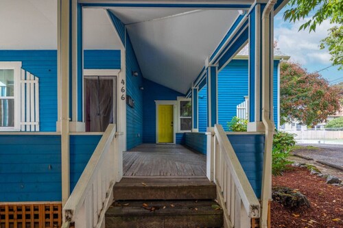 The Sunset|Pet-Friendly Downtown 1BR · Easy Entry · Patio Access ·