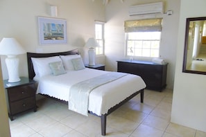 3 bedrooms, in-room safe, iron/ironing board, free WiFi - Ffryes House, 3 Bedroom Villa with Private Pool and Garden (Jolly Harbour)