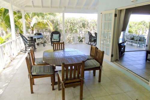 Ffryes House, 3 Bedroom Villa with Private Pool and Garden