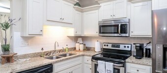 Luxurious condo minutes from Ole Miss & the Square