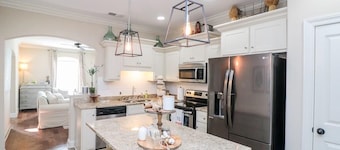 Luxurious condo minutes from Ole Miss & the Square