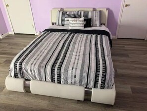 1 bedroom, bed sheets