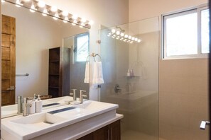 Yhden hengen superior-huone | Kylpyhuone