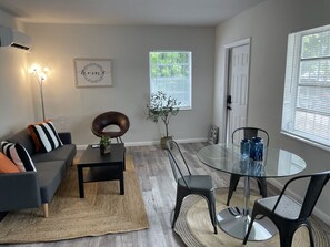 Interior - 2655 SW - APT 2 · Fully equipped Apt w/ parking great location! (Miami)