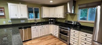 Mountain View Farmhouse; lots of extras!