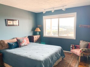 3 Schlafzimmer, Schreibtisch, Bügeleisen/Bügelbrett, Reisekinderbett