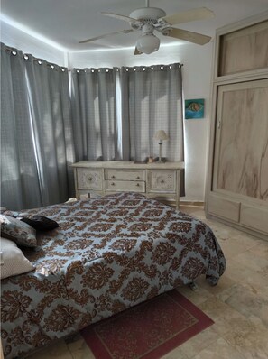 3 bedrooms, bed sheets