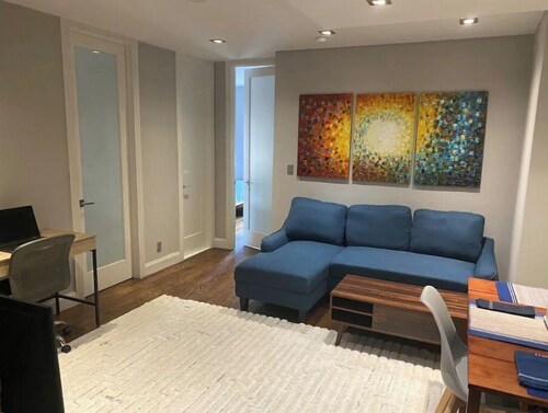 Cozy, 2-bed, 2 bath apartment