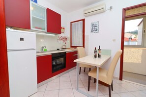 Geladeira, fogão, cooktop, lava-louças