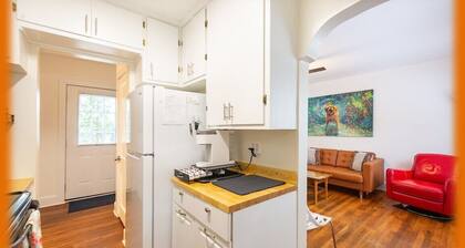 Clean, Quiet Medical & Work Stay · Fenced Yard, Pets Welcome