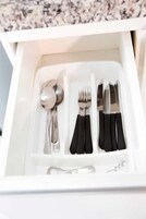 Microondas, licuadora, utensilios de cocina