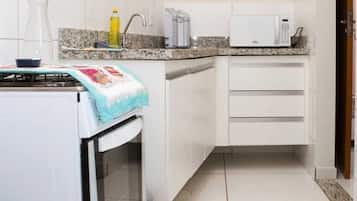 Departamento | Cocina privada | Microondas, licuadora y utensilios de cocina