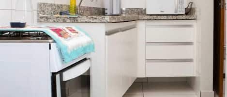 Apartment | Private kitchen | Microwave, blender, cookware/dishes/utensils