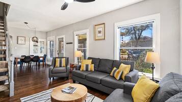 House, Multiple Beds, Patio, Garden View (216 W. Myrtle St.) | Living area | 40-inch TV with digital channels