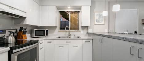 Condo, Multiple Beds, Patio, Garden View (220 Peterson St Unit 1) | Private kitchen | Fridge, microwave, oven, stovetop