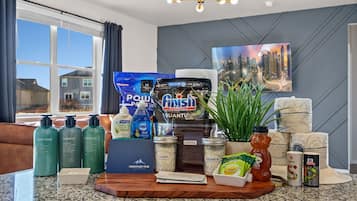 Appartement, meerdere bedden, patio, uitzicht op tuin (220 Peterson St Unit 1) | Interieur