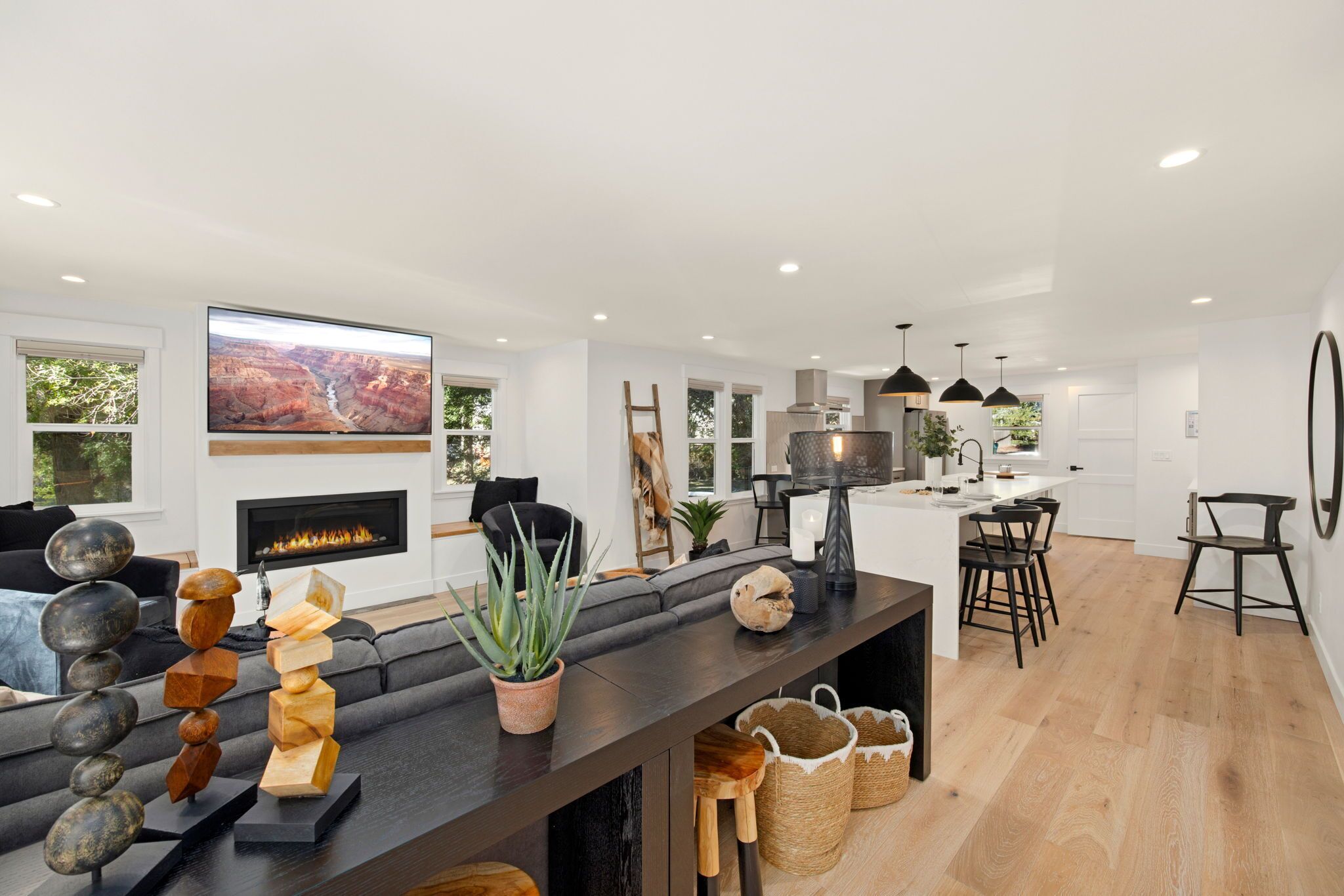 House, Multiple Beds, Patio, Garden View (312 Locust St.) | Living area | 40-inch TV with digital channels, fireplace