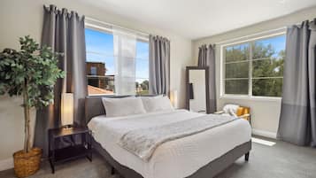 Ferienhaus, Mehrere Betten, Terrasse, Gartenblick (750 Jerome St. (Unit 1)*) | 3 Schlafzimmer, kostenloses WLAN, Bettwäsche