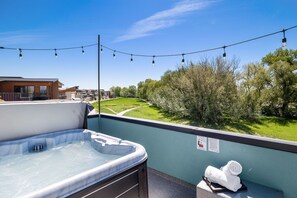 Maison, Plusieurs lits, patio, vue sur le jardin (750 Jerome St. (Unit 1)*) | Terrain de l’hébergement