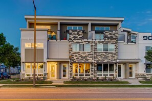 Exterior - Elegant Townhome Near Old Town, Breweries and River! (Fort Collins)