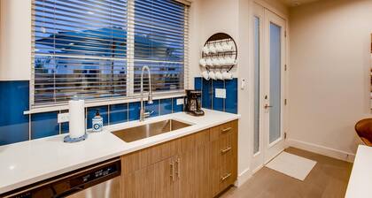 Elegant Townhome Near Old Town, Breweries and River!