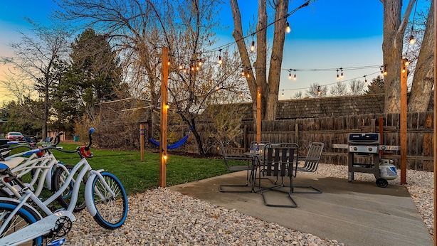 A patio area with a barbecue grill, exercise equipment, and bicycles. - Urban Oasis Near Old Town & Pvh – Dog Friendly! (Fort Collins)